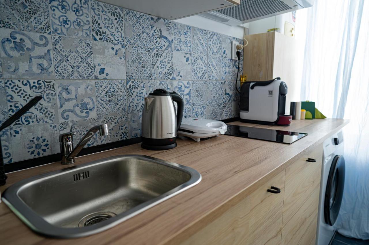 Old Town Jacuzzi Studio Bukares Bagian luar foto